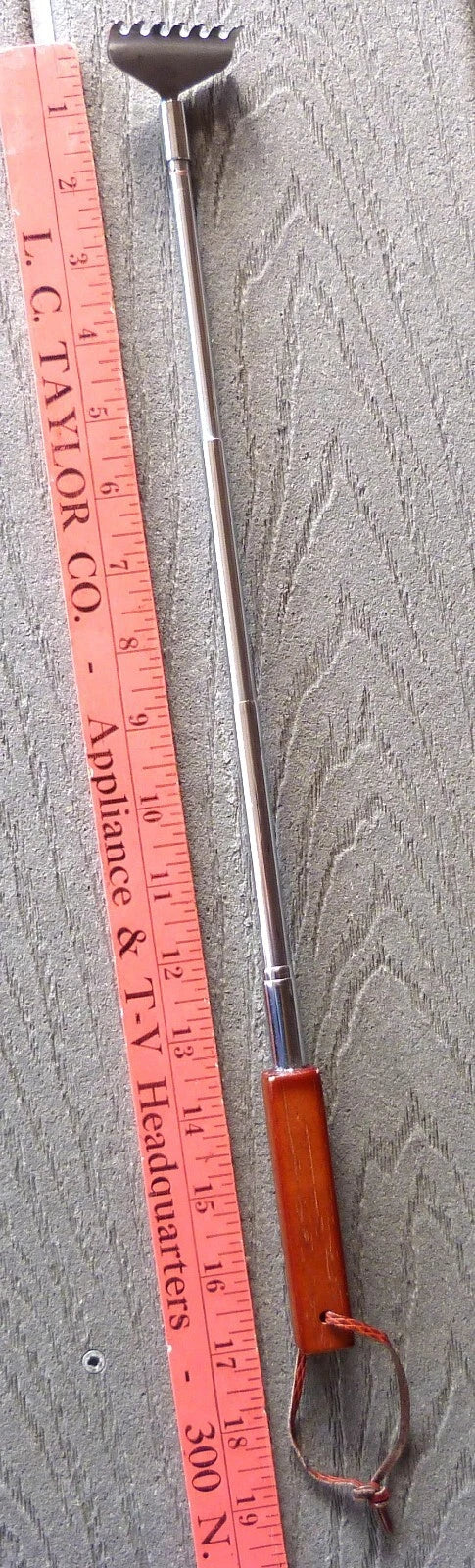 Telescoping Back Scratcher cubed wood handle metal arm 7-finger scratching hand