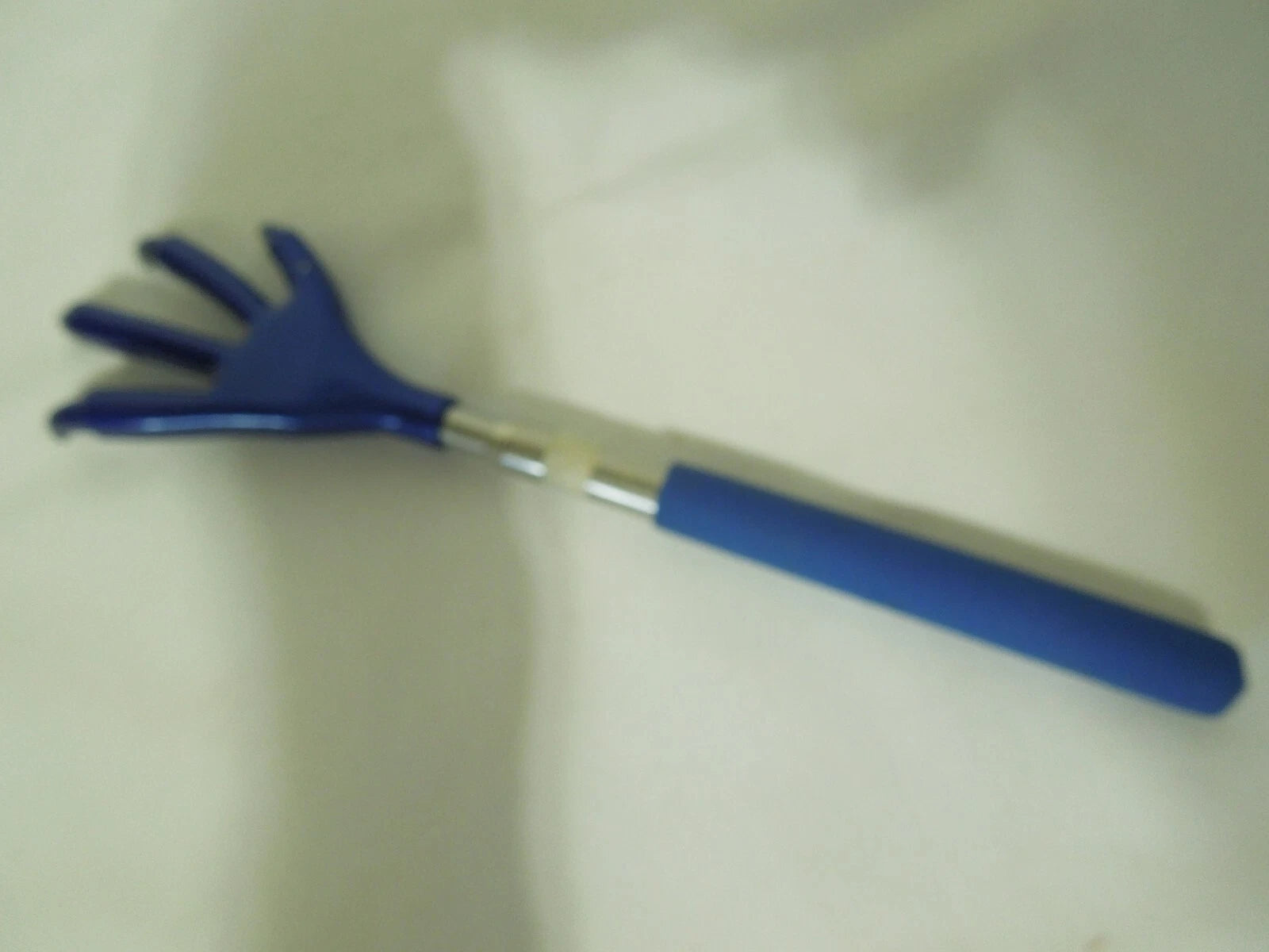 Max Force Back Scratcher Chicken Foot Telecopic Metal 3 Tier Extendable 25 in.