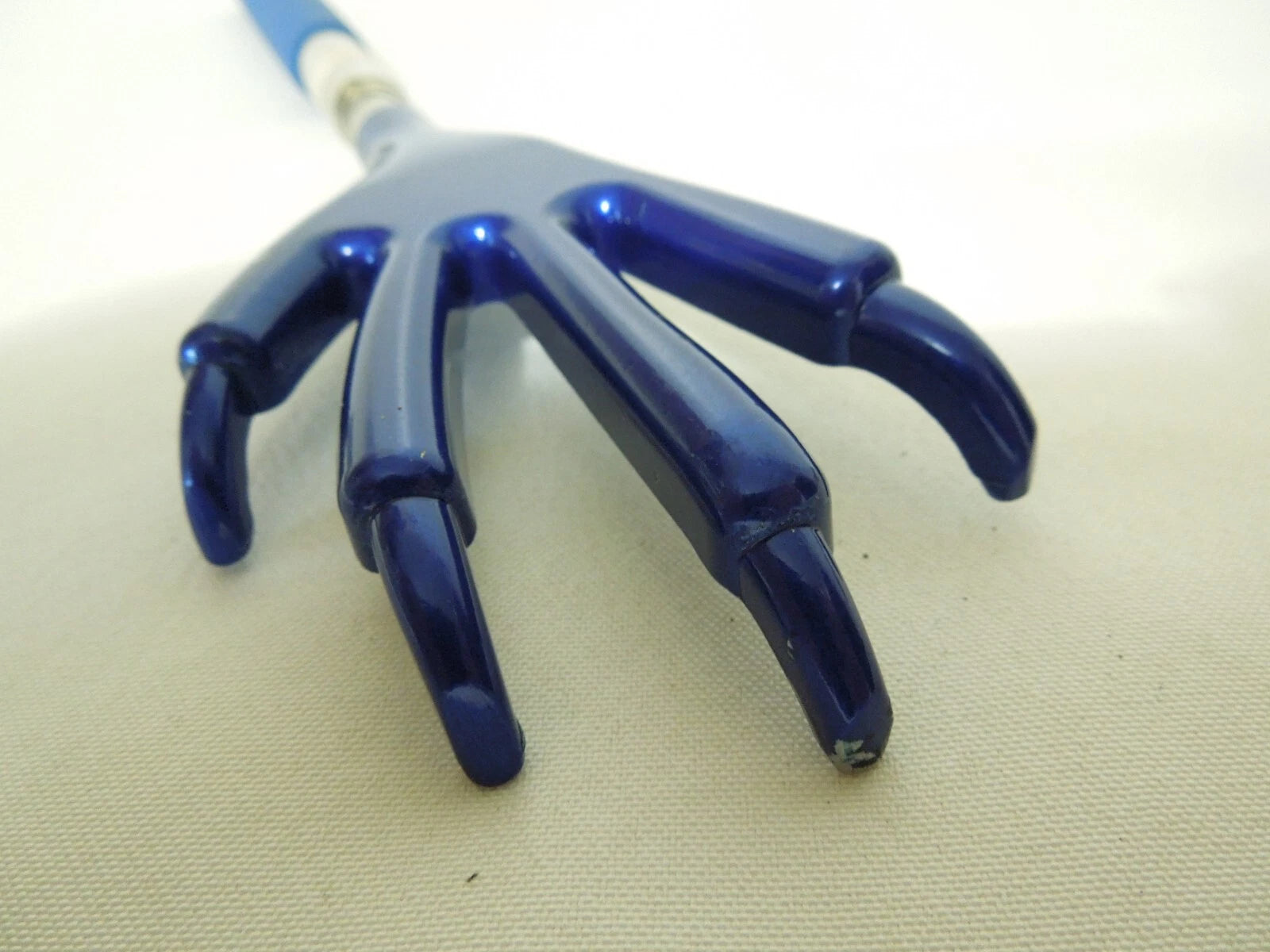 Max Force Back Scratcher Chicken Foot Telecopic Metal 3 Tier Extendable 25 in.