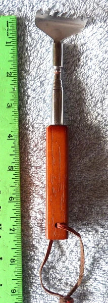 Telescoping Back Scratcher cubed wood handle metal arm 7-finger scratching hand